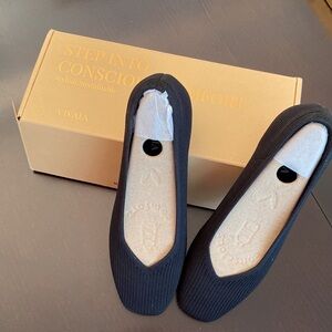 Vivaia Square-Toe V-Cut Flats (Margot 2.0)
